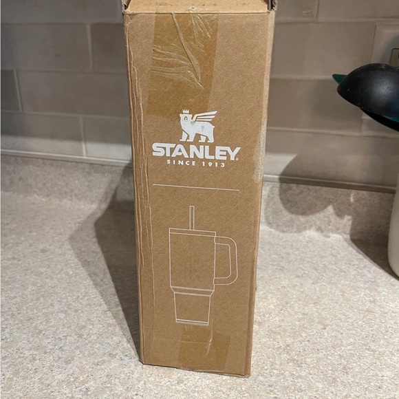 Stanley 40 oz in the color (COAL) not sold anymore grey brown - Picture 5 of 7